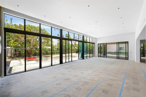 House in South Miami, Florida 6 bedrooms, 549.98 sq.m. № 1691293 - photo 4