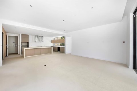 House in South Miami, Florida 6 bedrooms, 549.98 sq.m. № 1691293 - photo 11