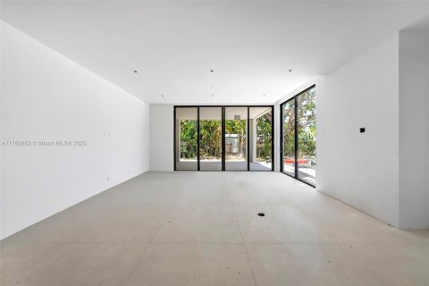 House in South Miami, Florida 6 bedrooms, 549.98 sq.m. № 1691293 - photo 15