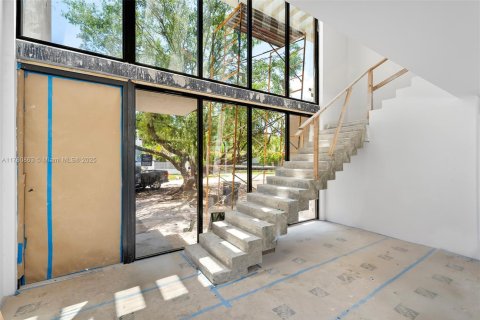 House in South Miami, Florida 6 bedrooms, 549.98 sq.m. № 1691293 - photo 19