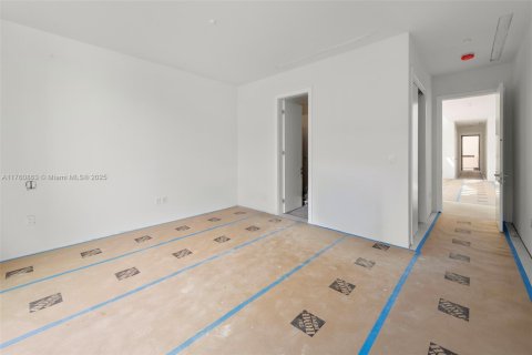 House in South Miami, Florida 6 bedrooms, 549.98 sq.m. № 1691293 - photo 17