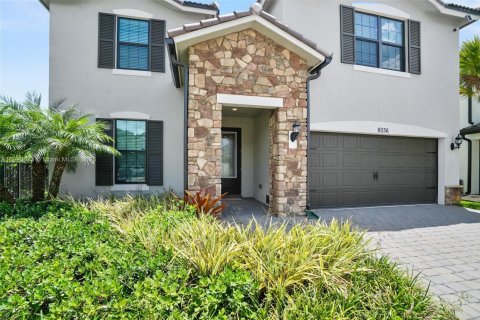 Casa en venta en Tamarac, Florida, 5 dormitorios, 265.7 m2 № 1952069 - foto 3