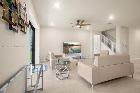 Casa en venta en Tamarac, Florida, 5 dormitorios, 265.7 m2 № 1952069 - foto 14