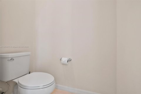 Casa en venta en Tamarac, Florida, 5 dormitorios, 265.7 m2 № 1952069 - foto 24