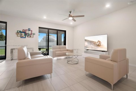 Casa en venta en Tamarac, Florida, 5 dormitorios, 265.7 m2 № 1952069 - foto 15