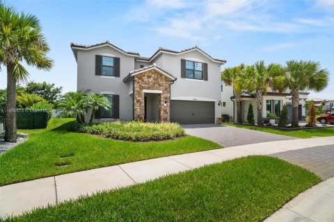 Casa en venta en Tamarac, Florida, 5 dormitorios, 265.7 m2 № 1952069 - foto 2
