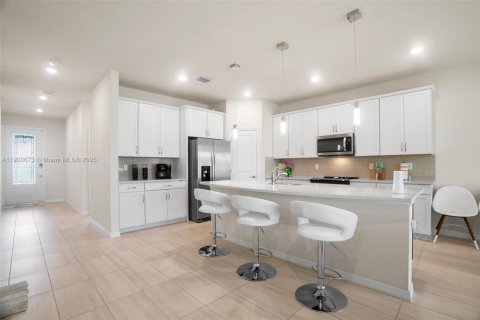 Casa en venta en Tamarac, Florida, 5 dormitorios, 265.7 m2 № 1952069 - foto 17