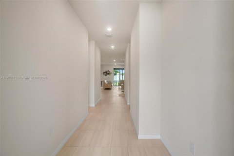 Casa en venta en Tamarac, Florida, 5 dormitorios, 265.7 m2 № 1952069 - foto 5