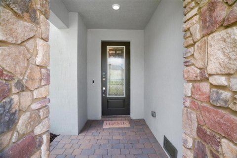 Casa en venta en Tamarac, Florida, 5 dormitorios, 265.7 m2 № 1952069 - foto 4