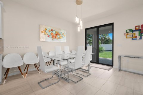 Casa en venta en Tamarac, Florida, 5 dormitorios, 265.7 m2 № 1952069 - foto 16