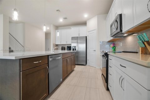 Casa en venta en Tamarac, Florida, 5 dormitorios, 265.7 m2 № 1952069 - foto 19