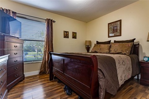 House in Miami, Florida 3 bedrooms, 131.09 sq.m. № 1892831 - photo 21
