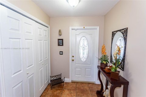 House in Miami, Florida 3 bedrooms, 131.09 sq.m. № 1892831 - photo 24