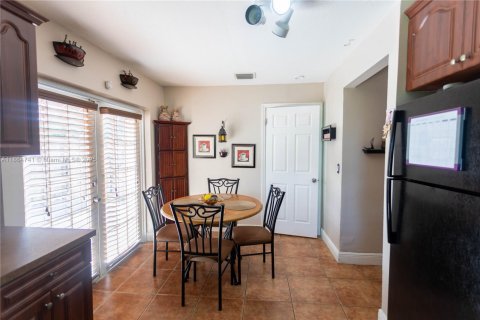 House in Miami, Florida 3 bedrooms, 131.09 sq.m. № 1892831 - photo 8