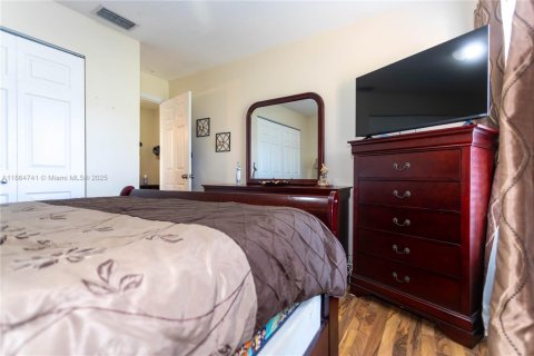 House in Miami, Florida 3 bedrooms, 131.09 sq.m. № 1892831 - photo 22
