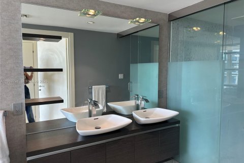 Condominio en alquiler en Miami, Florida, 2 dormitorios, 116.59 m2 № 2007938 - foto 8
