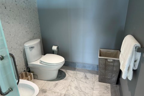 Condominio en alquiler en Miami, Florida, 2 dormitorios, 116.59 m2 № 2007938 - foto 9