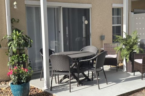 Townhouse in Kissimmee, Florida 3 bedrooms № 2189570 - photo 23