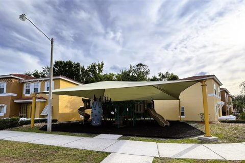 Townhouse in Kissimmee, Florida 3 bedrooms № 2189570 - photo 19