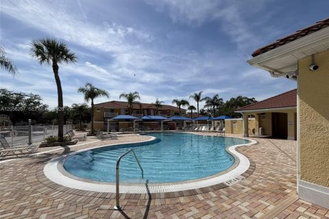 Townhouse in Kissimmee, Florida 3 bedrooms № 2189570 - photo 2