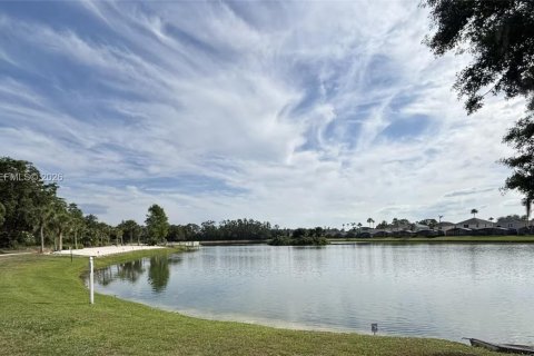 Townhouse in Kissimmee, Florida 3 bedrooms № 2189570 - photo 14