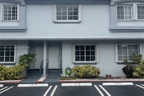 Townhouse in Miami, Florida 3 bedrooms, 135.64 sq.m. № 2033448