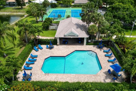 House in Boca Raton, Florida 4 bedrooms, 276.66 sq.m. № 1178599 - photo 1
