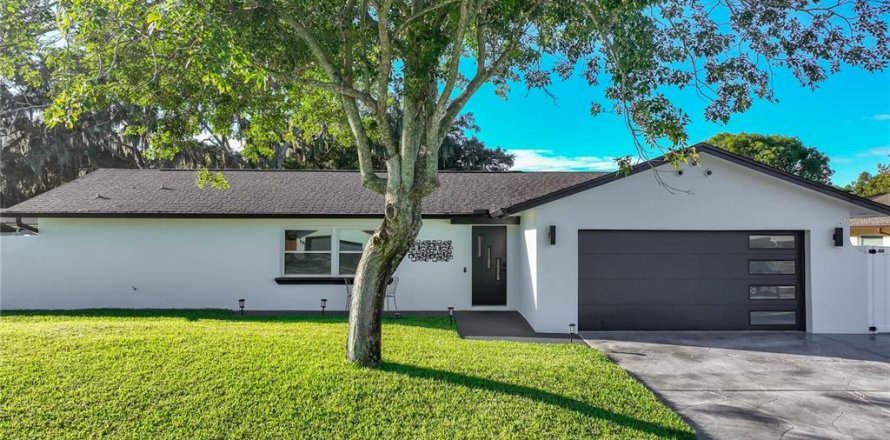 House in Winter Park, Florida 3 bedrooms, 153.01 sq.m. № 2423624