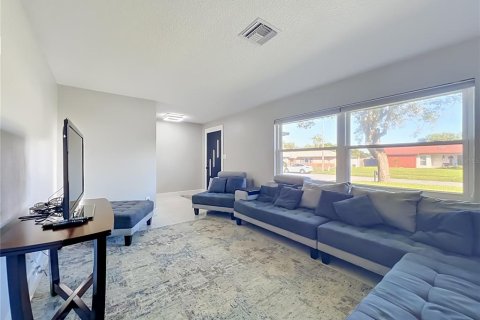 House in Winter Park, Florida 3 bedrooms, 153.01 sq.m. № 2423624 - photo 4