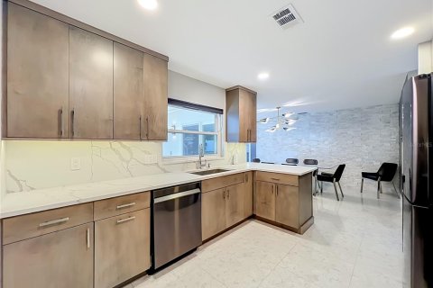 House in Winter Park, Florida 3 bedrooms, 153.01 sq.m. № 2423624 - photo 8