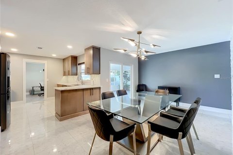 House in Winter Park, Florida 3 bedrooms, 153.01 sq.m. № 2423624 - photo 16