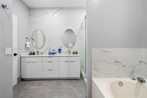 House in Miami, Florida 4 bedrooms, 172.52 sq.m. № 1874544 - photo 18