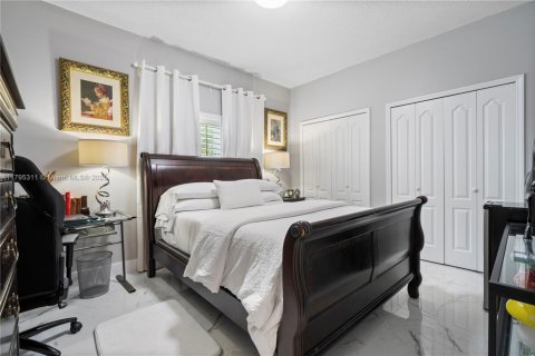 House in Miami, Florida 4 bedrooms, 172.52 sq.m. № 1874544 - photo 7