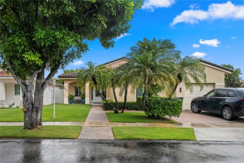 House in Miami, Florida 4 bedrooms, 172.52 sq.m. № 1874544 - photo 1