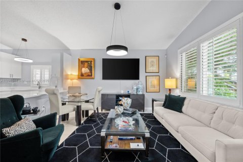 House in Miami, Florida 4 bedrooms, 172.52 sq.m. № 1874544 - photo 25