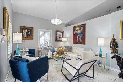 House in Miami, Florida 4 bedrooms, 172.52 sq.m. № 1874544 - photo 4