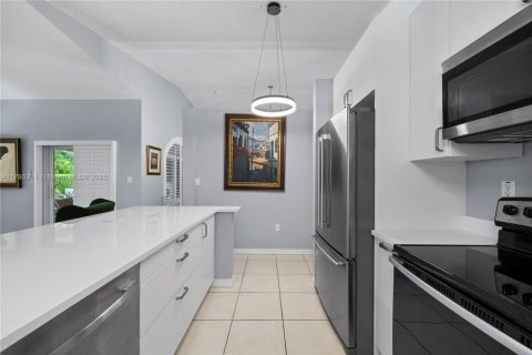 House in Miami, Florida 4 bedrooms, 172.52 sq.m. № 1874544 - photo 30