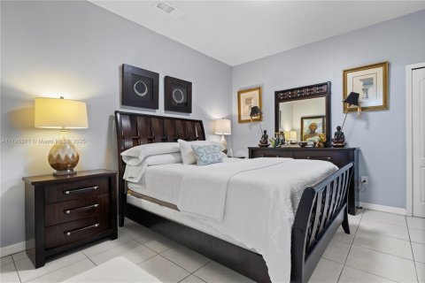 House in Miami, Florida 4 bedrooms, 172.52 sq.m. № 1874544 - photo 20