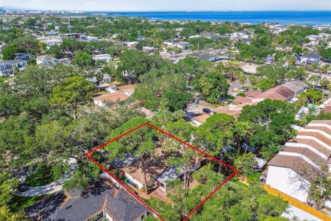House in Tampa, Florida 3 bedrooms, 177.26 sq.m. № 1736966 - photo 12