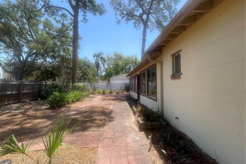 House in Tampa, Florida 3 bedrooms, 177.26 sq.m. № 1736966 - photo 22