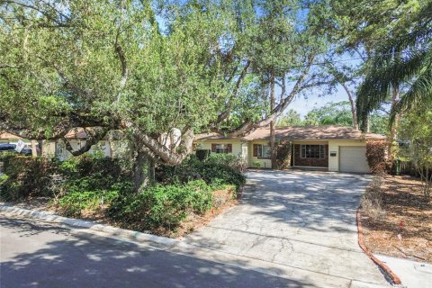 House in Tampa, Florida 3 bedrooms, 177.26 sq.m. № 1736966 - photo 1