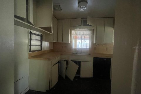 House in Tampa, Florida 3 bedrooms, 177.26 sq.m. № 1736966 - photo 30