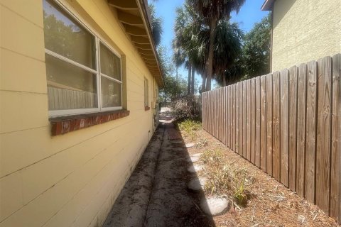 House in Tampa, Florida 3 bedrooms, 177.26 sq.m. № 1736966 - photo 7