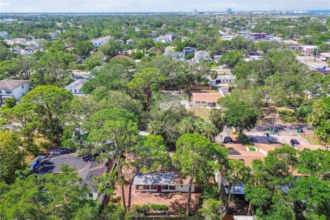 House in Tampa, Florida 3 bedrooms, 177.26 sq.m. № 1736966 - photo 11