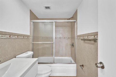 Condo in Aventura, Florida, 1 bedroom № 1960245 - photo 27