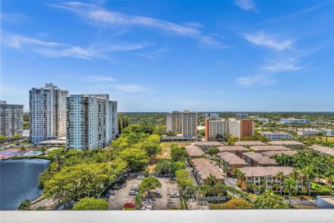 Condo in Aventura, Florida, 1 bedroom № 1960245 - photo 24
