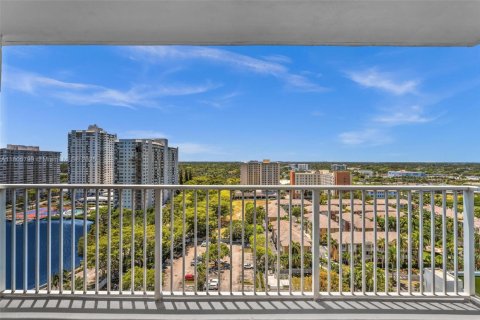 Condo in Aventura, Florida, 1 bedroom № 1960245 - photo 19