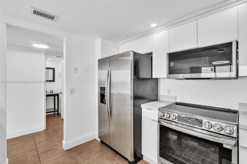 Condo in Aventura, Florida, 1 bedroom № 1960245 - photo 7