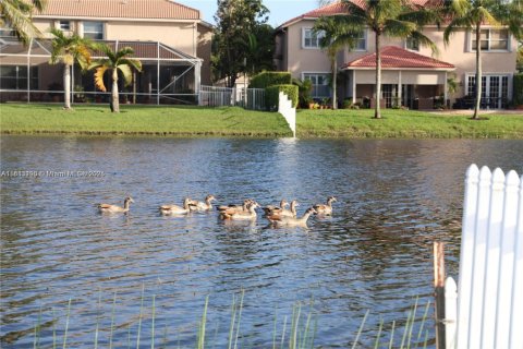 Casa en venta en Pembroke Pines, Florida, 4 dormitorios, 361.3 m2 № 1934002 - foto 11