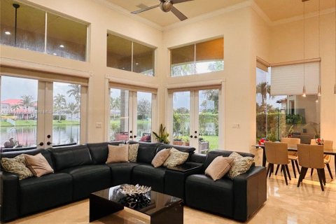 Casa en venta en Pembroke Pines, Florida, 4 dormitorios, 361.3 m2 № 1934002 - foto 8